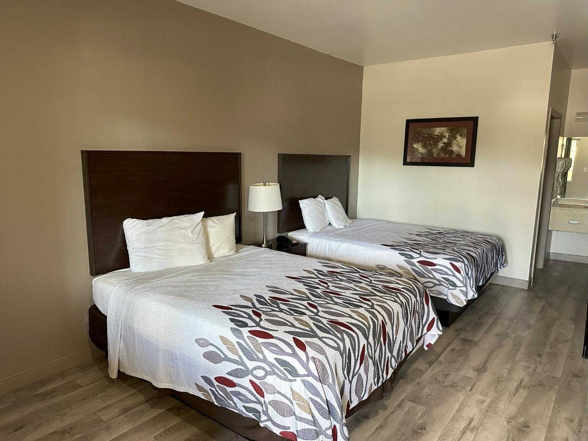 Red Roof Inn & Suites Lake Orion / Auburn Hills Exterior foto